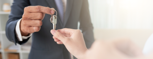 broker-giving-keys 1